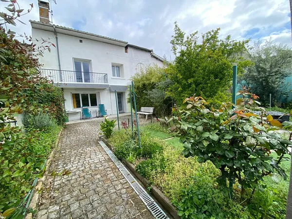 Maison de ville proche des commodités de Ste Livrade/Lot