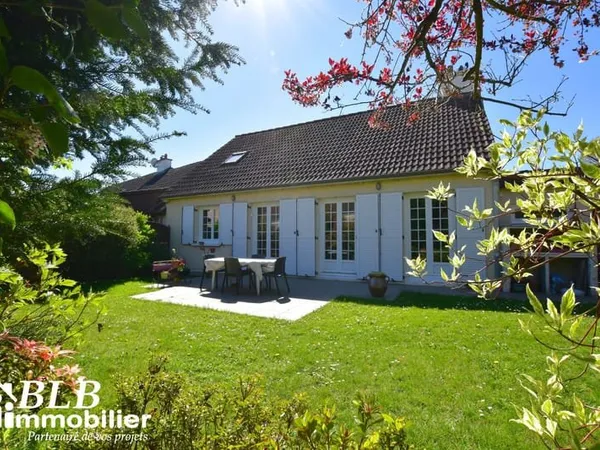 78690 LES ESSARTS LE ROI Charmante maison familiale avec g