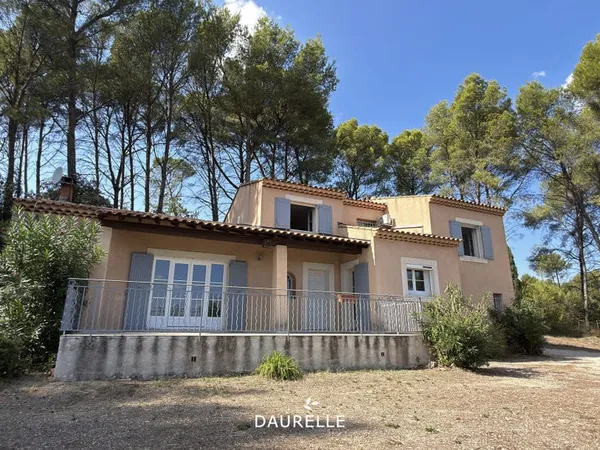 Maison à louer à Noves avec 4 chambres, jardin et garage