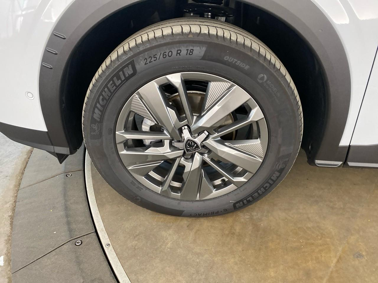 Peugeot 5008 hybrid 145 ch e-dcs6 allure — photo 11