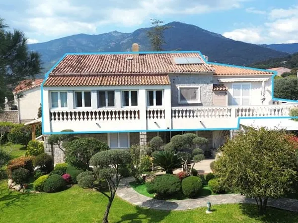 APPARTEMENT FAMILIAL DANS PETITE COPROPRIÉTÉ PAISIBLE À 7 MI