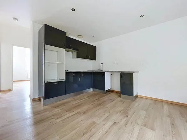 CASTILLON-LA-BATAILLE: Appartement T4 moderne et lumineux