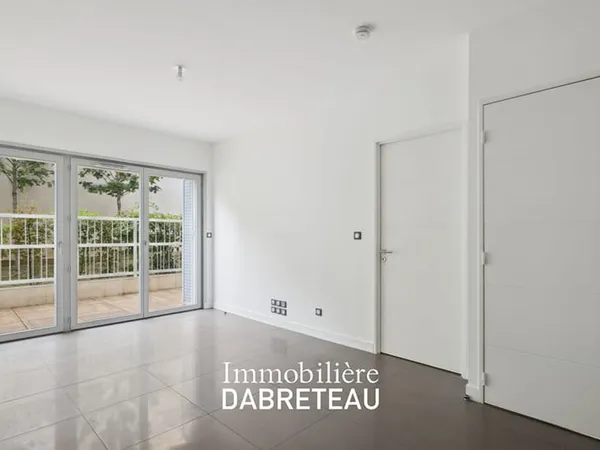 RARE T2 AVEC TERRASSE ET GARAGE COEUR CROIX-ROUSSE - LYON 4EME