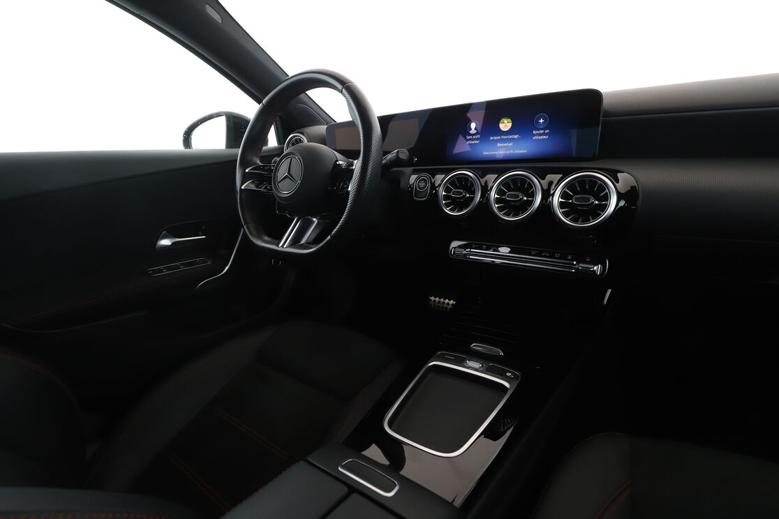 Mercedes-Benz Classe A 250 e AMG Line 8G-DCT — photo 12