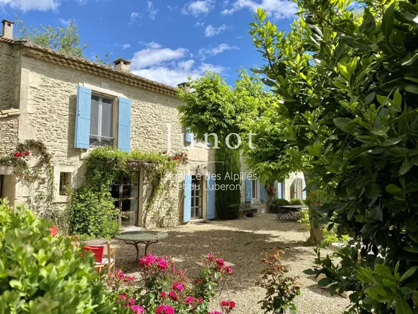Maison 14 pièces 400 m²
