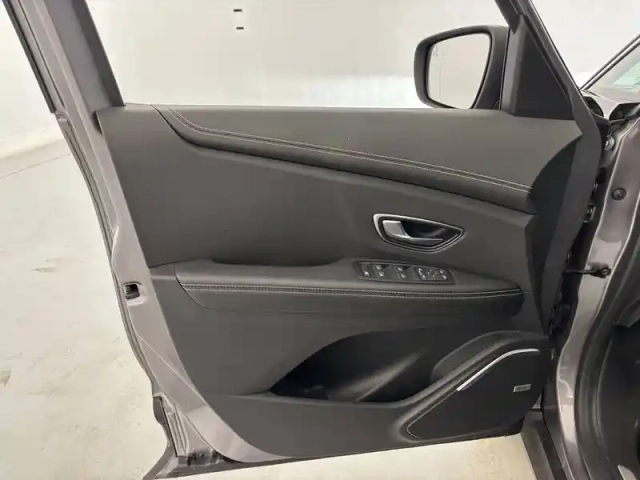 Renault Scenic blue dci 150 — photo 20