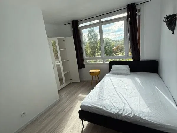 Chambre meublée proche de la gare - Collocation