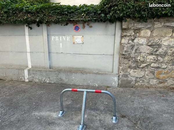 Place de parking à louer - 5 min du RER La Croix de Berny