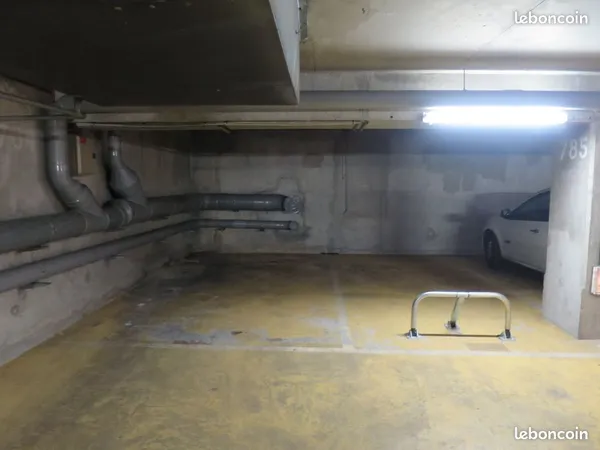 Location Parking Levallois