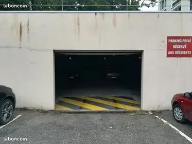 Place de parking dans un garage fermé rue du Renard à Rouen