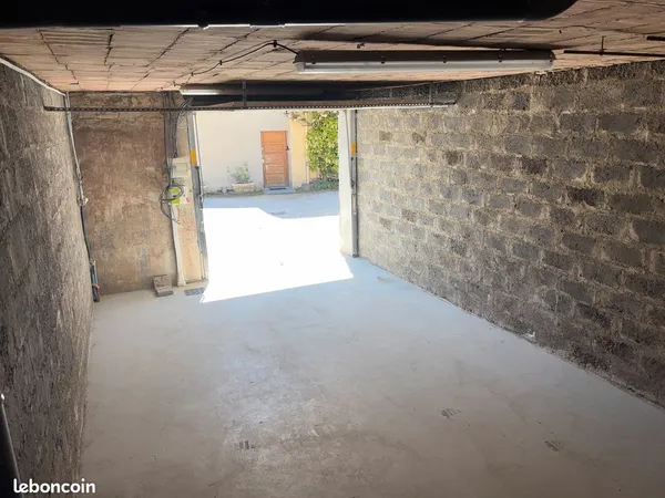 Commerce Location Le Pont-de-Claix  110m² 600€