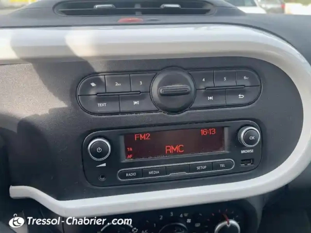 Renault Twingo iii 1.0 sce 70 bc intens — photo 11