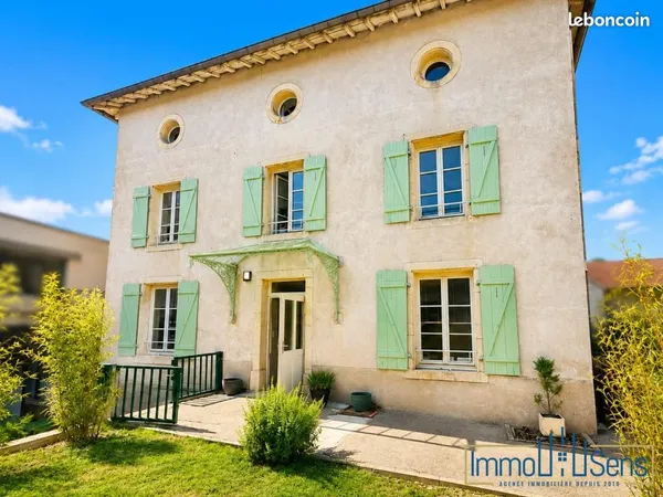 Maison 9 pièces 205 m²