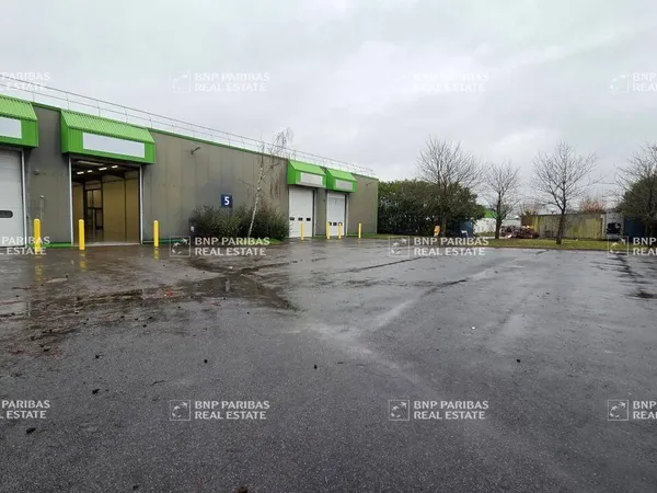 Local d'activité 2003 m²