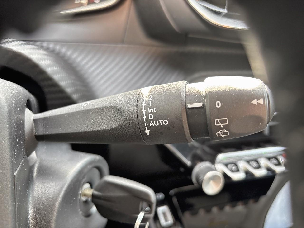 Peugeot 208 1.2 puretech 100ch s&s allure — photo 29