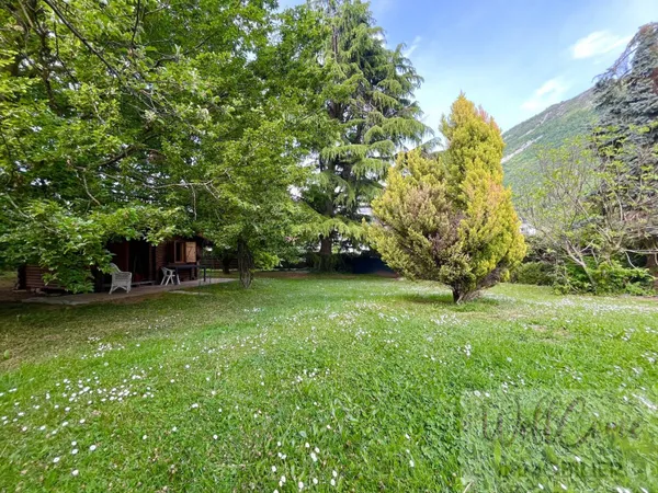 Terrain 700 m²