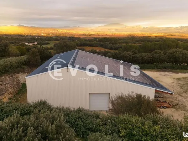 Local industriel 375 m²