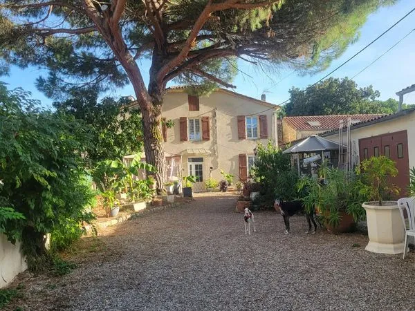 Maison de maître + studio indépendant, jardin et 2 garages-Bastide de Vianne 47230