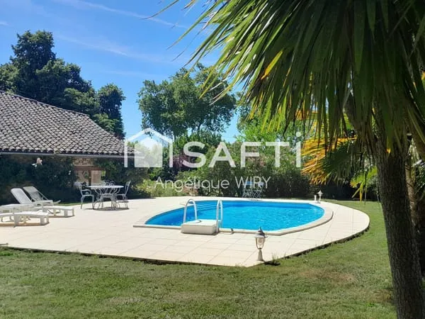 Description de cette maison de 278 m² avec piscine et terrain de plus de 7000 m²