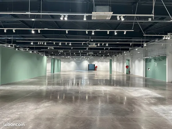 Local commercial 1200 m² MONTIVILLIERS
