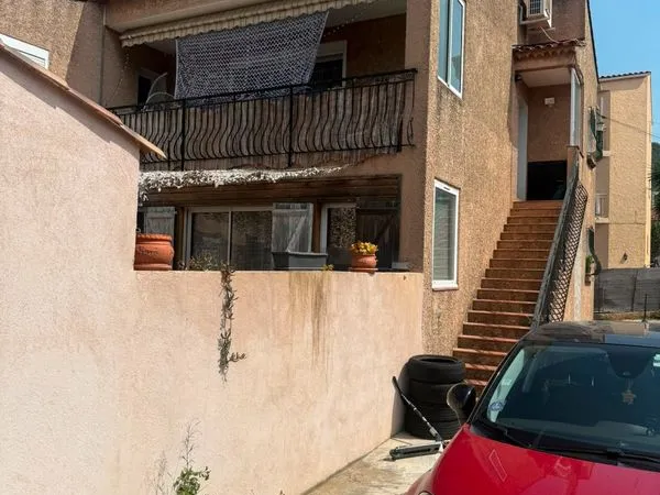 Haut de Villa,balcon,terrasse et jardin renové