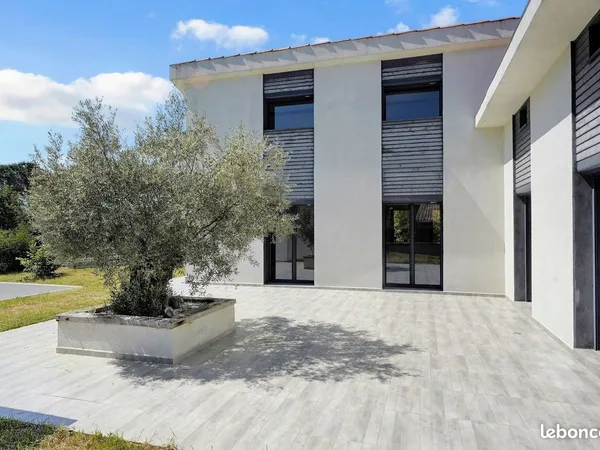 Villa 8 pièces 307 m²