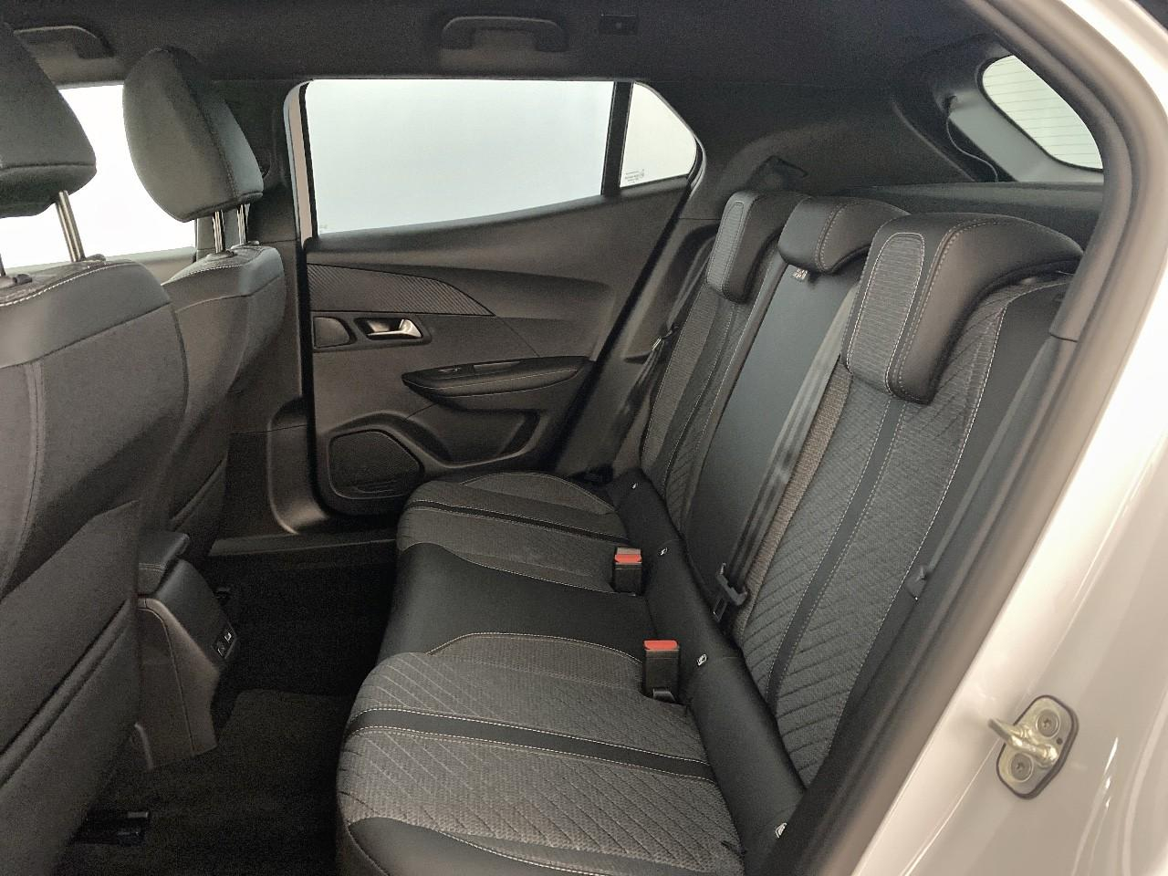 Peugeot 2008 hybrid 145 ch e-dcs6 allure — photo 10