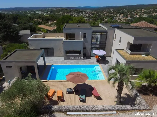 Villa 7 pièces 265 m²