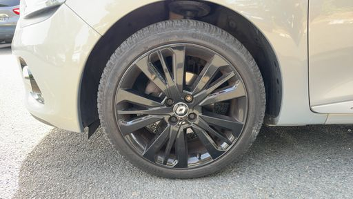 Renault Clio 1.2 TCe 120 EDC - Initiale Paris – 2016 – 120969 km – Essence – Boîte Automatique — photo 19