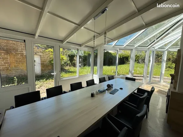 Bureaux de caractère 210 m² : 4 bureaux + salle de réunion - jardin arboré 1 200 m²