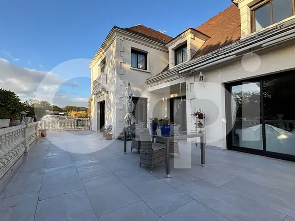 Maison 8 pièces 240 m²