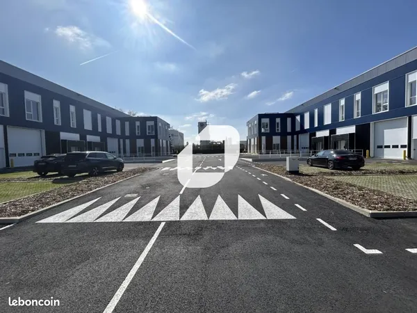 Local d'activité 8 868 m²