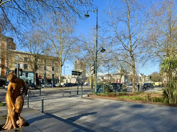 EN EXCLUSIVITE - Superbe Appartement T6 + Annexes aménageables - PLACE DE BRETAGNE - Hyper centre RE