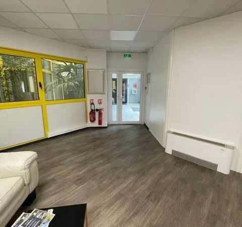 LA PARDIEU BUREAUX 112m2 meublés RDC parking privé