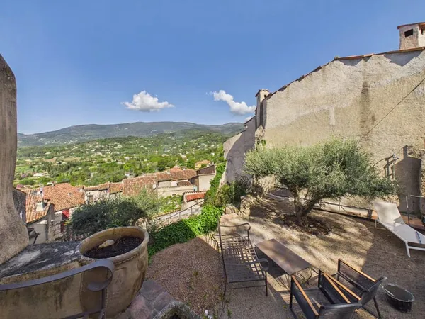 Maison de village avec jardin et vue - Fayence