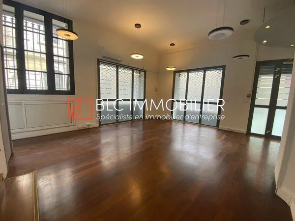 Local commercial 130 m²