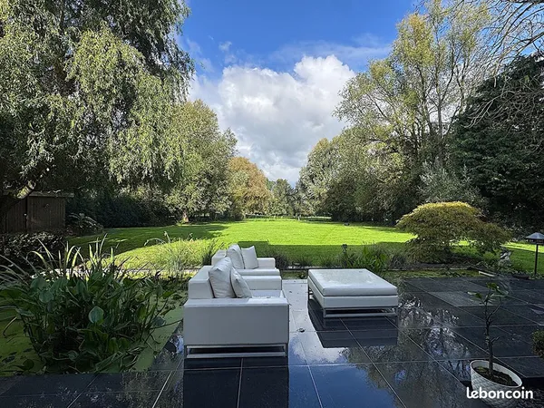 Villa 9 pièces 251 m²