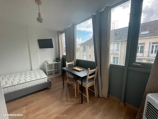 Studio meublé, hyper centre, 7% renta +