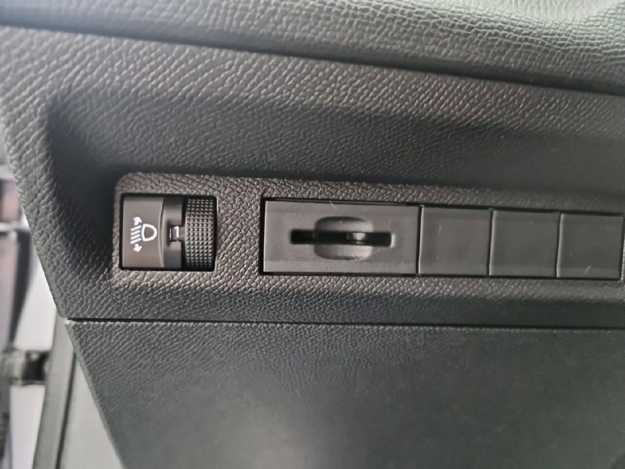 Peugeot 308 puretech 130ch s&s eat8 allure pack — photo 27