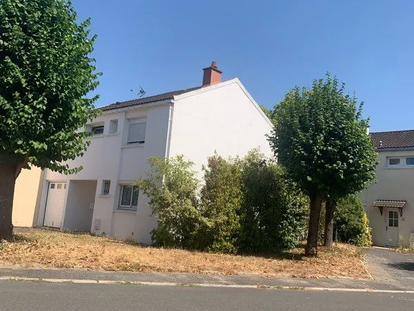 Maison de 4 pièces 100m2 sur terrain clos de 500m2 prix 275000