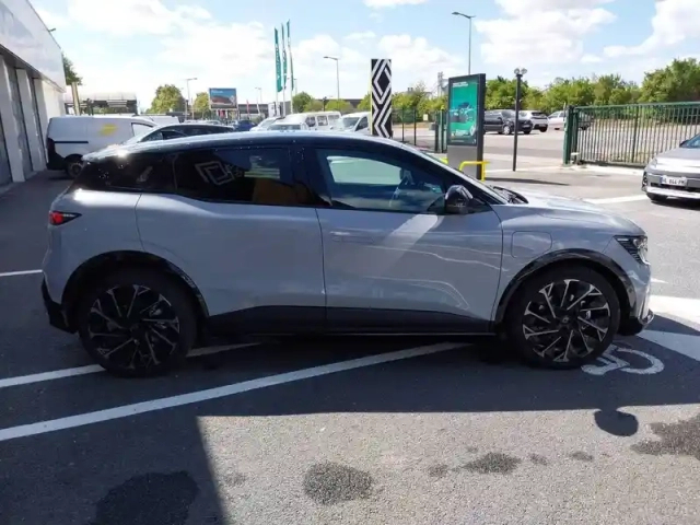 Renault Megane e-tech 220 ch autonomie confort — photo 18