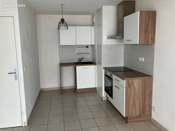 Loue Appartement T2 avec balcon et Parking sous-sol privatif