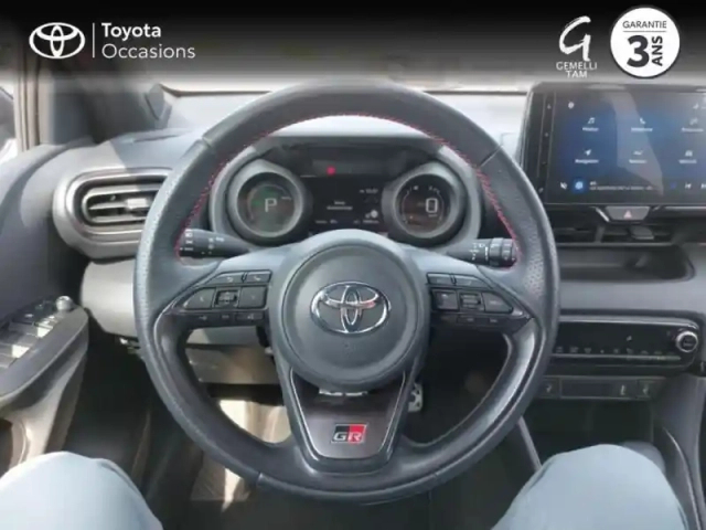 Toyota Yaris 116h gr sport 5p my22 — photo 9