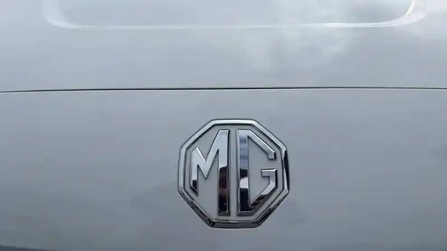 Mg Mg4 electric 51kwh - 125 kw 2wd — photo 21