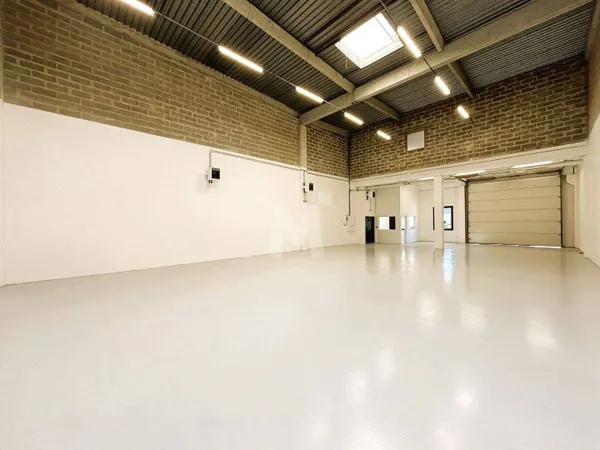 Local d'activité 1336 m²