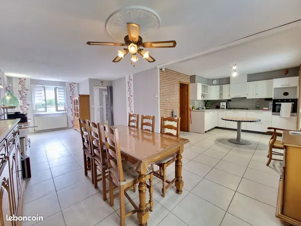 Une maison mitoyenne de 89,5 m²