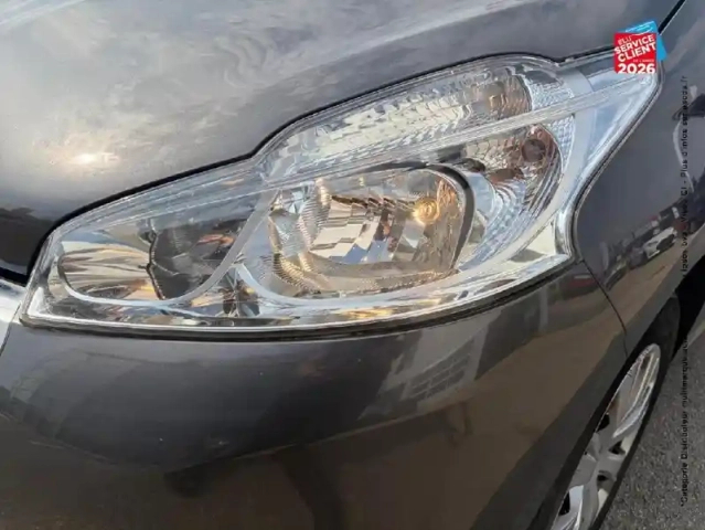 Peugeot 208 affaire 1.6 bluehdi 100ch s&amp;s premium pack euro6c — photo 13