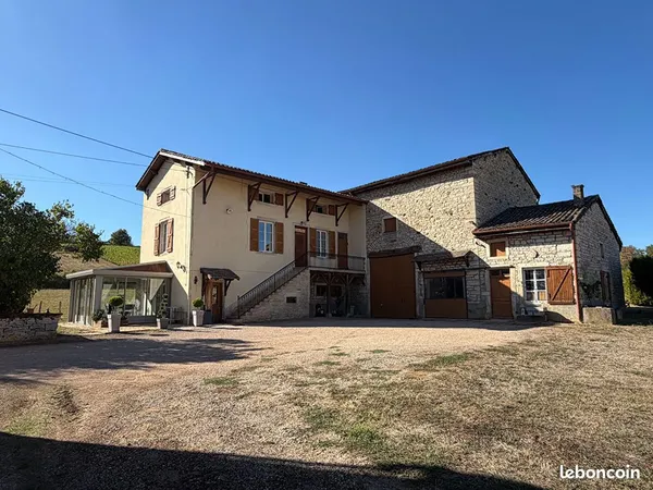 Propriété 4 pièces 147 m²