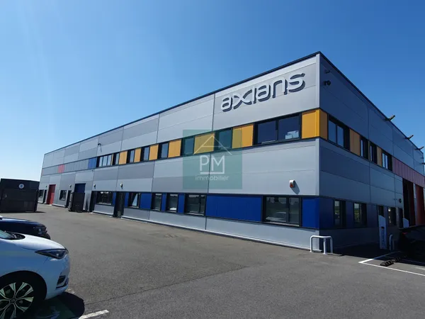 Local industriel 905 m²