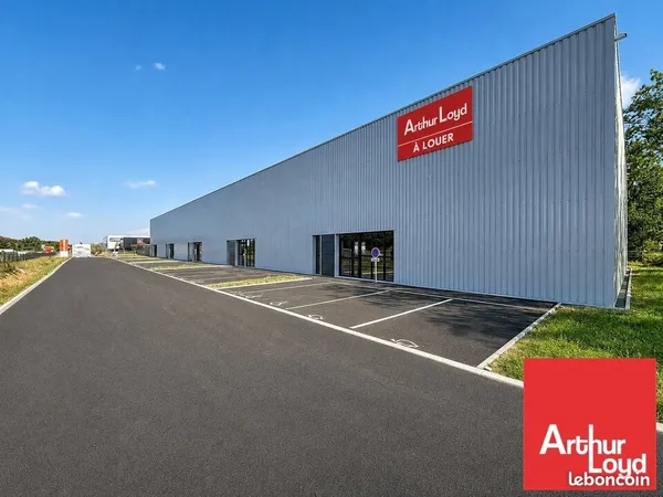 LOCAL D'ACTIVITE 298 m² LA CHAIZE-LE-VICOMTE